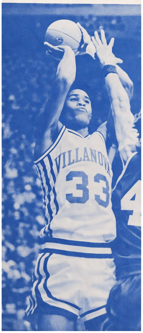 Keith Herron in Villanova #33 white jersey, elevating for a jump shot
